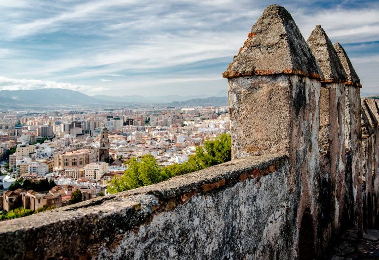 Málaga y su catedral vistas desde mirador en el castillo de Gibralfaro